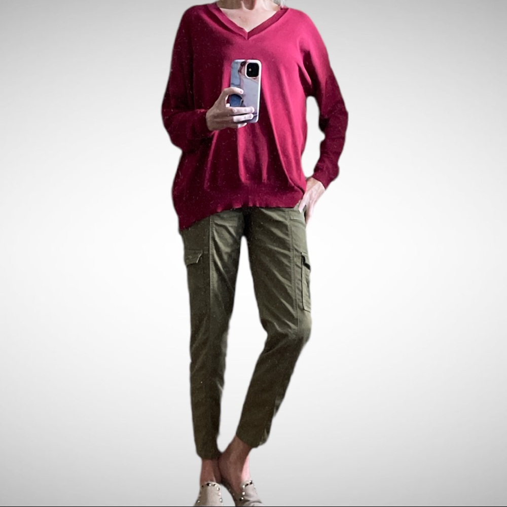RIANI Knit V-Neck Viscose-Blend Cherry Sweater 40